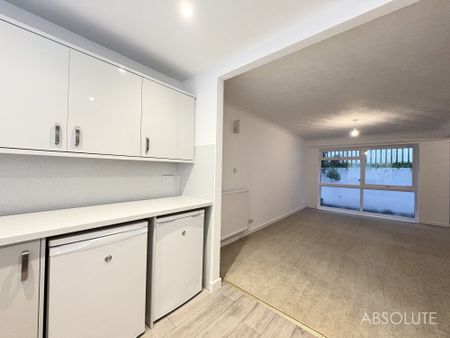 3 bed terraced town house to rent in Lisburne Square, Torquay, TQ1 - Photo 2