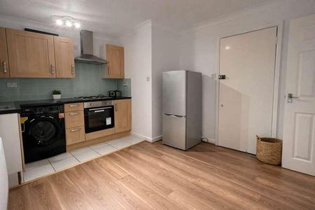 Cardiff Grove, Luton, LU1 - Photo 3