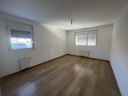 Bel appartement de 3 pièces au rez-de-chaussée avec terrasse et jardin - Photo 3