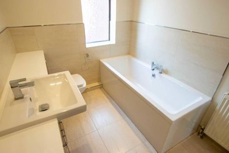 3 bedroom semi-detached house to rent - Photo 2