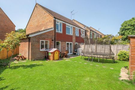 3 bedroom end of terrace house to rent - Photo 3