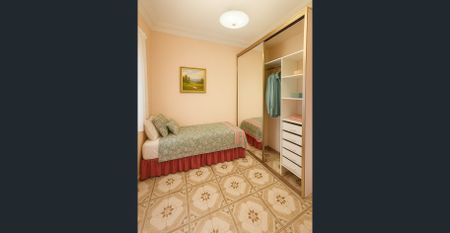 FULLY FURNISHED - BEAUTIFUL BRICK ITALIAN STYLE HOME + SLEEP-OUT - Photo 3