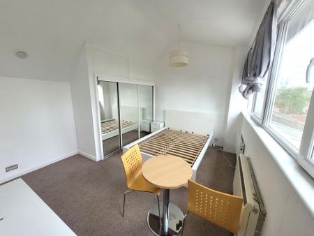 1 bedroom flat to rent - Photo 4