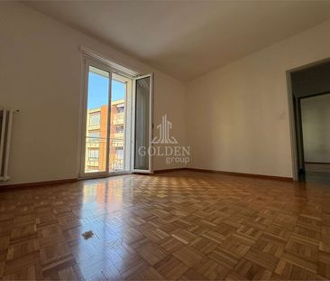 Luminoso appartamento di 4.5 locali a Massagno, con 2 balconi e posto - Foto 1
