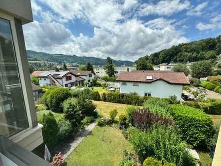 Helle, grosszügige 3.5-Zimmer Wohnung mit schöner Aussicht - Photo 2
