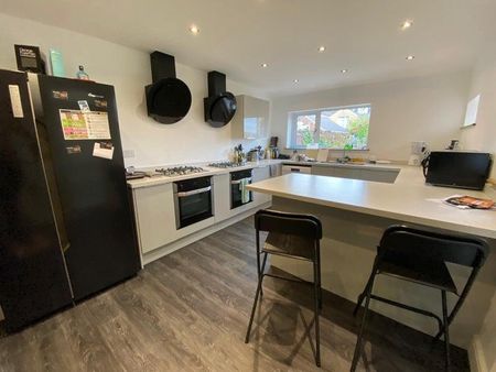 1 bedroom in a house share to rent - Photo 5