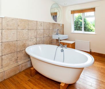 Dedworth Road, Windsor, SL4 - Photo 1