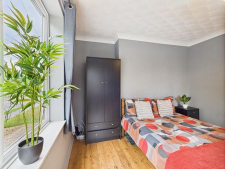 3 bedroom ground floor flat to rent - Photo 4