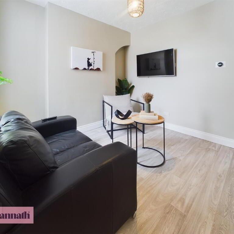 Room 5, 46 Portmore Street, Portadown, Craigavon, BT62 3NF - Photo 1