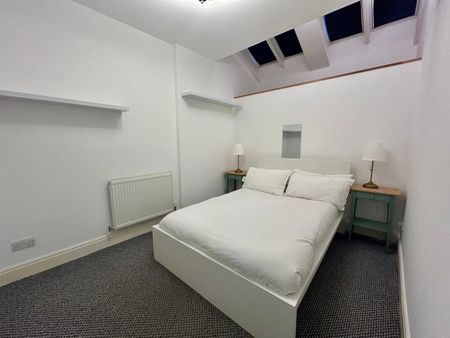 2 Bed Flat, Camden High Street, NW1 - Photo 2