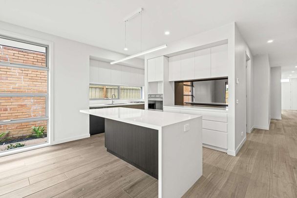 9 Taylor Avenue, Burwood East VIC 3151 - Townhouse For Rent | Domain - Photo 1