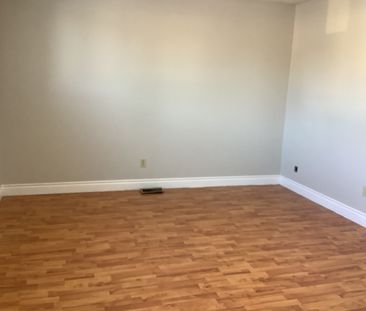 For Lease - 11 Rosenfeld Drive, Barrie, Ontario - Photo 3