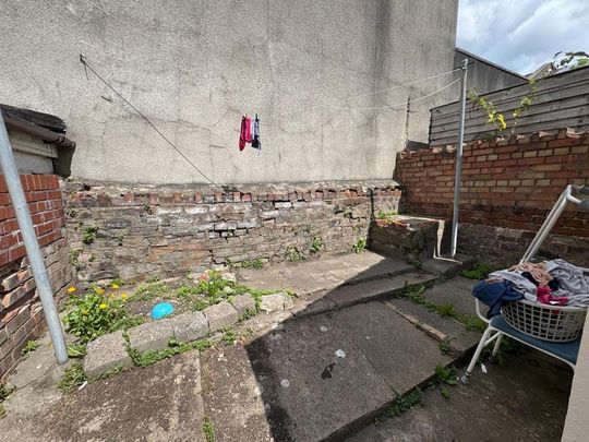 1 bedroom in a house share to rent - Photo 1
