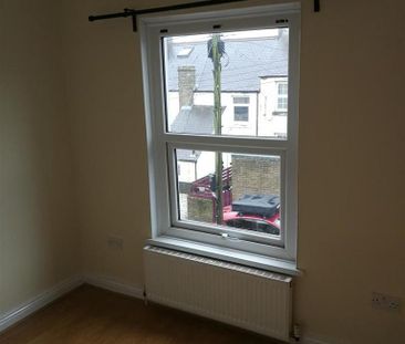 2 bedroom end of terrace house to rent - Photo 6