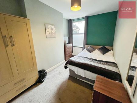 1 bedroom in a house share to rent - Photo 2