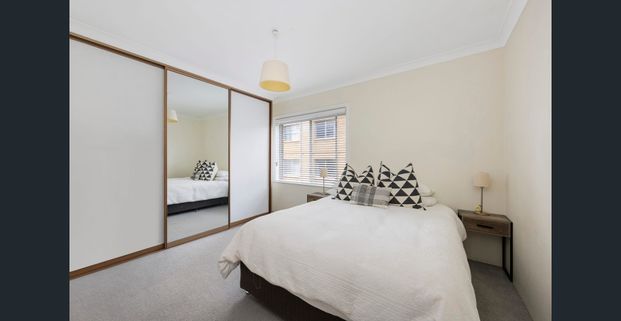 Bright and spacious apartment in quiet central setting - Photo 1