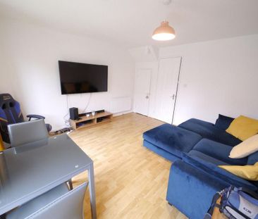 2 bedroom end of terrace house to rent - Photo 2