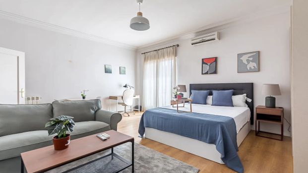 Room in shared apartment in Madrid - Photo 1