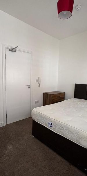 1 bedroom in a house share to rent - Photo 1