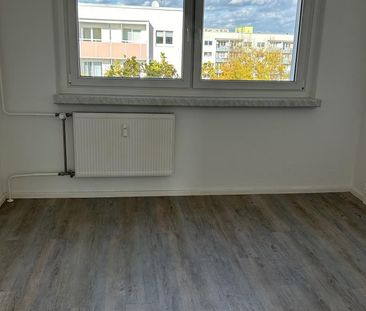 Be quick: Affordable 4-room apartment with balcony! - Foto 1