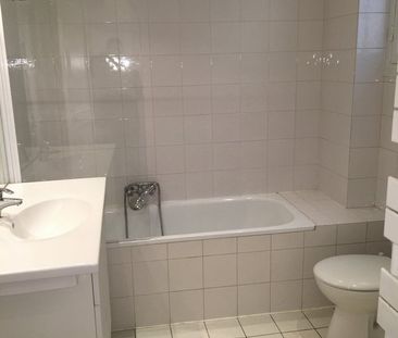 Location Appartement 4 pièces 78m² PARIS 14ème - Photo 4