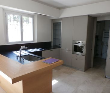 Location Maison Aix-en-Provence 6 Pièces 250 m² - Photo 4