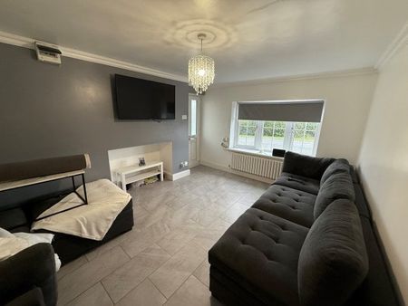 Oak tree Villa, Llanelli, SA15 - Photo 3