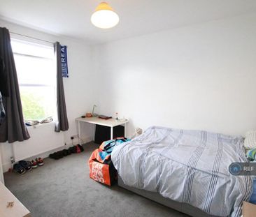 6 bedroom detached house to rent - Photo 3