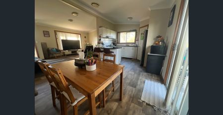 Neat & Tidy 3 Bedroom - Photo 3