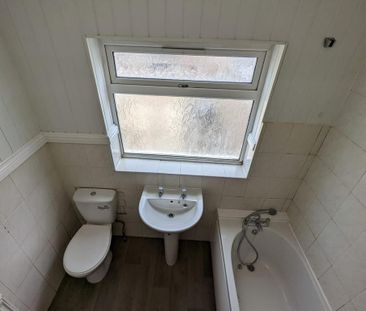 4 bedroom terraced house to rent - Photo 5