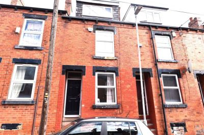 3 bedroom House in Burley Lodge Terrace, Leeds - Photo 1