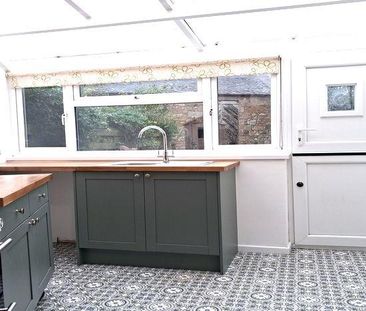 2 bedroom terraced house to rent - Photo 4