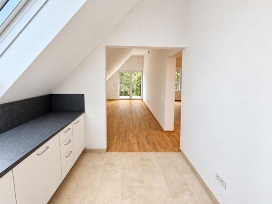Hochwertiger Dachgeschoss-Erstbezug mit Balkon - Foto 1
