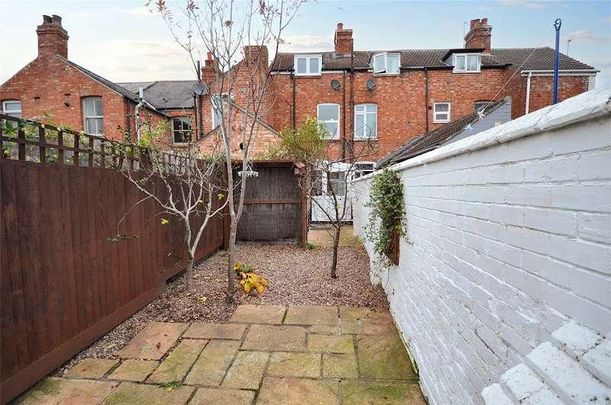 Limes Avenue, Melton Mowbray, Leicestershire, LE13 - Photo 1