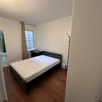 Downtown Toronto Bedroom with private washroom For rent - Photo 3