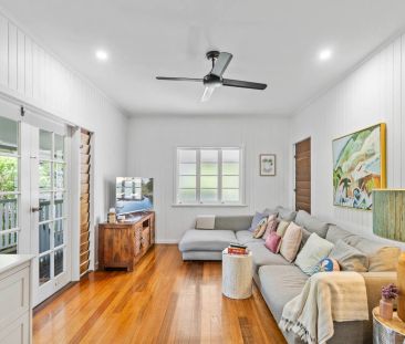 Fully furnished Queenslander with pool in the heart of freshwater - Photo 2