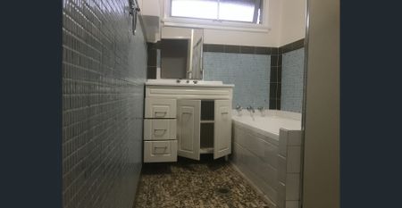 Position Perfect - Photo 4