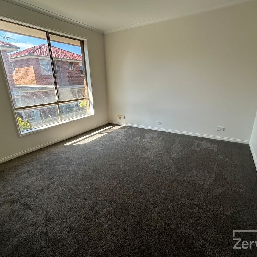 Within Walking Distance to Monash University and Hospital - Photo 1