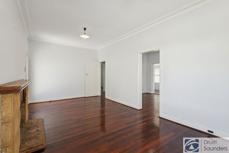 AIR CON, FLOORBOARDS, SPACE FOR A BOAT - Photo 2