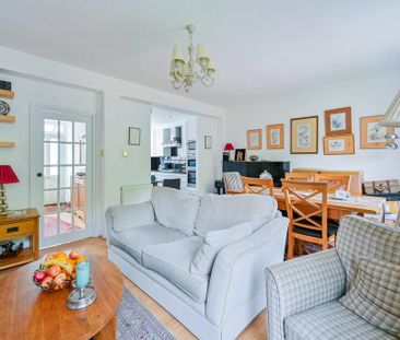 3 bedroom flat to rent - Photo 5