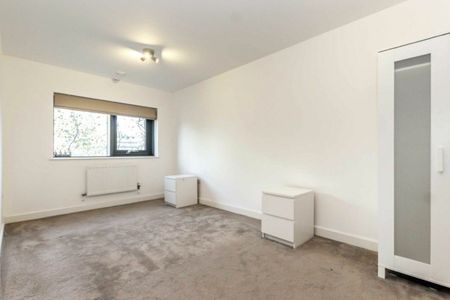 Blackwall Way, Canary Wharf, E14 - Photo 2