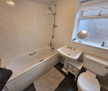 2 bedroom semi-detached bungalow to rent - Photo 6