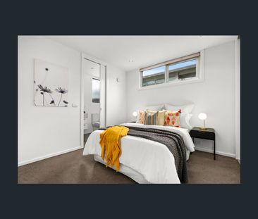 3/9 Poets Grove, Elwood, Vic 3184 - Photo 1
