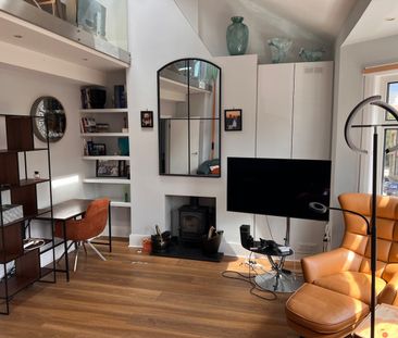 2 Bed Flat, Warriner Gardens, SW11 - Photo 1