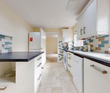 2 bedroom ground floor flat to rent - Photo 2