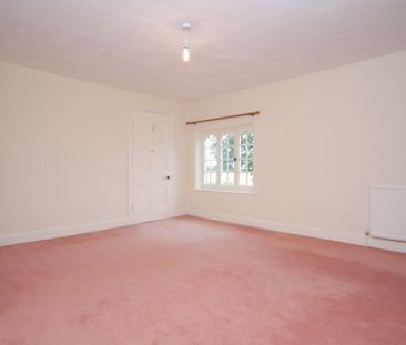 Saham Toney - Photo 4