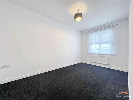 De Havilland Road, Edgware, HA8 - Photo 1