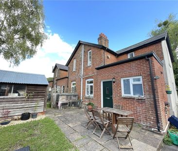 Bright and airy two bedroom semi-detached cottage in a super positi... - Photo 4