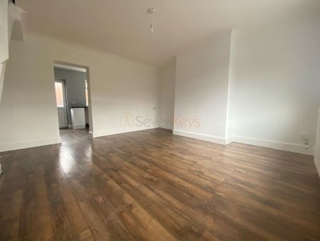 2 bedroom end of terrace house to rent - Photo 2