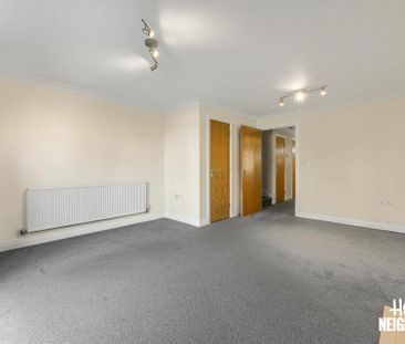 King Edward Avenue - Photo 2